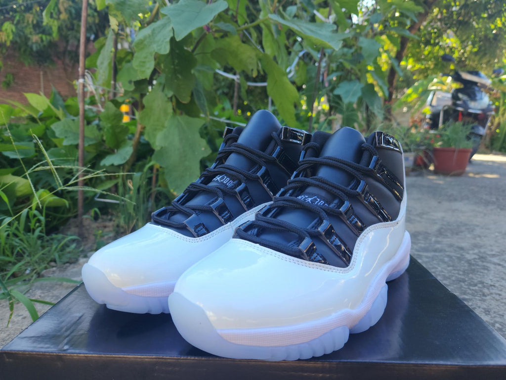 Air Jordan 11 Retro 'New White/Black'