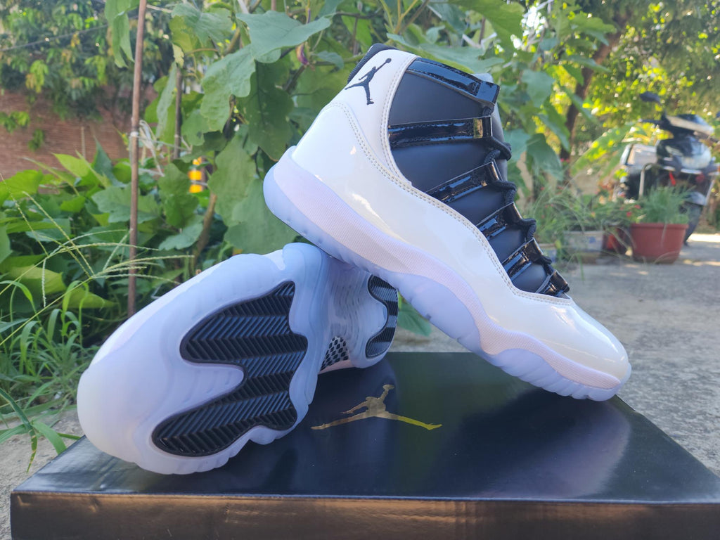 Air Jordan 11 Retro 'New White/Black'