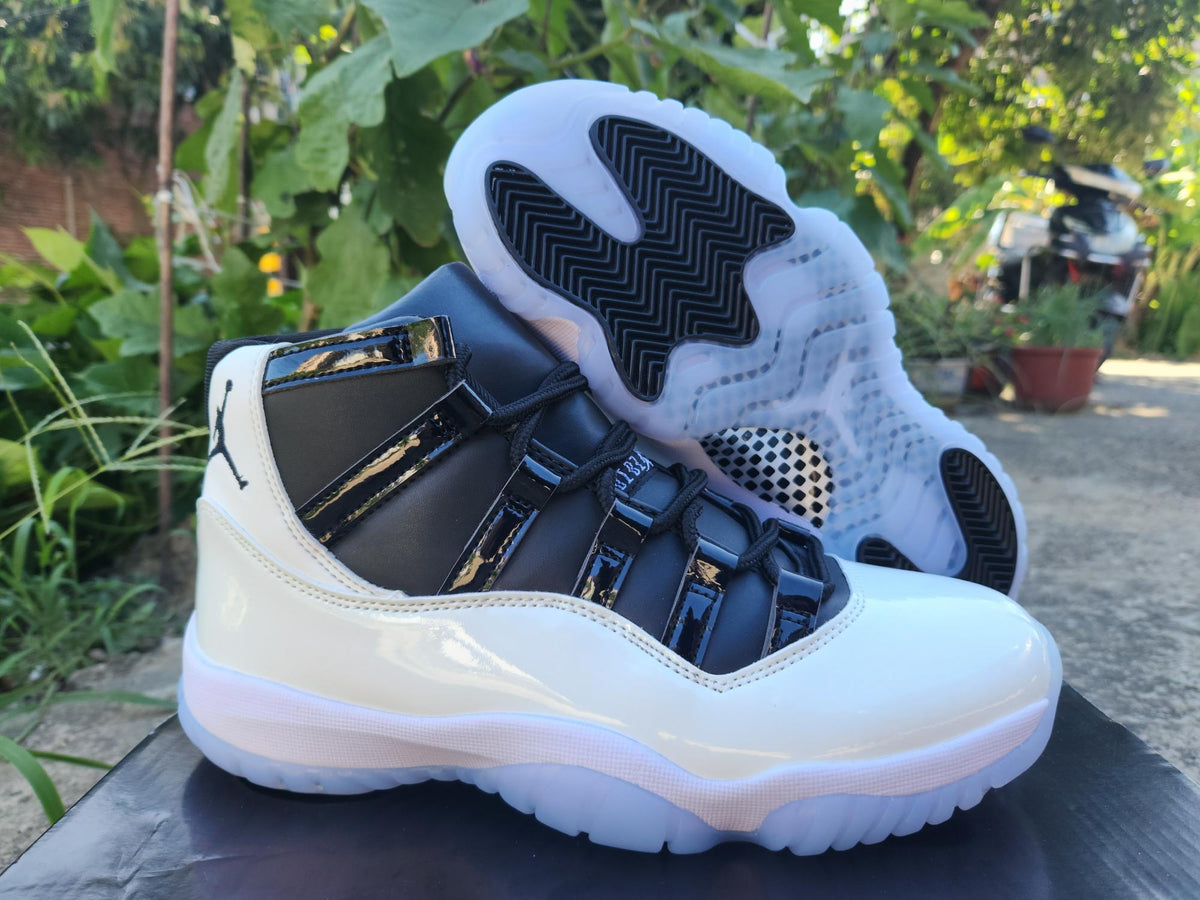 Air Jordan 11 Retro 'New White/Black'