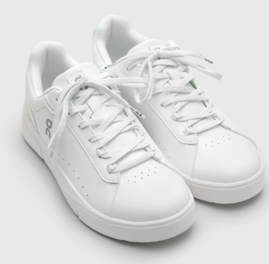 On Women's The Roger Advantage Sneakers